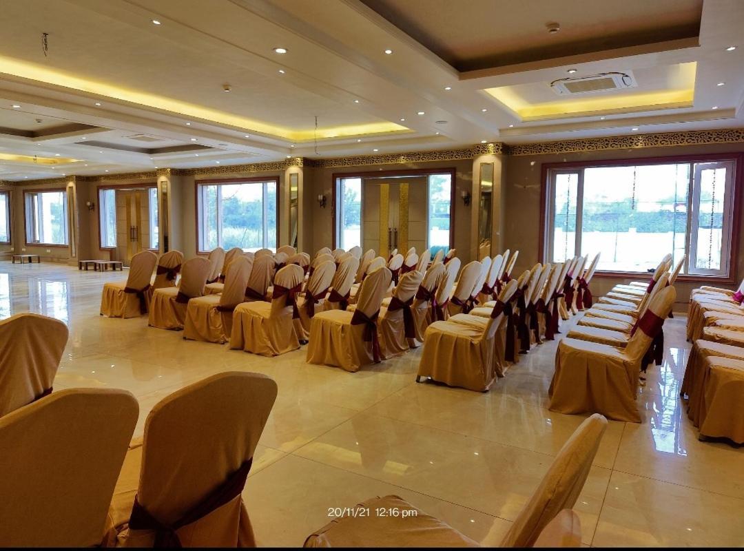 Mds Royal Resort Tulsipur Extérieur photo