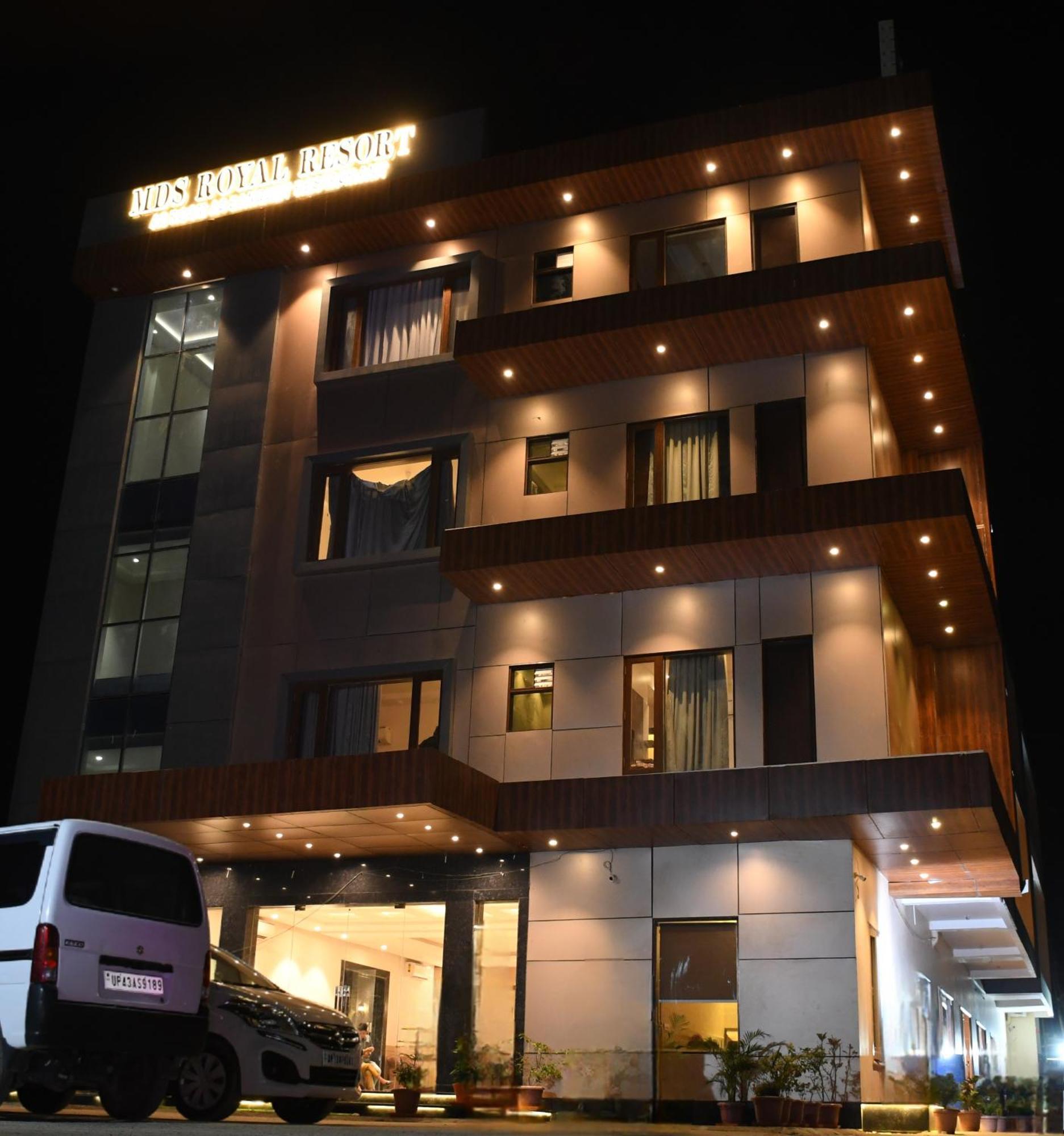 Mds Royal Resort Tulsipur Extérieur photo