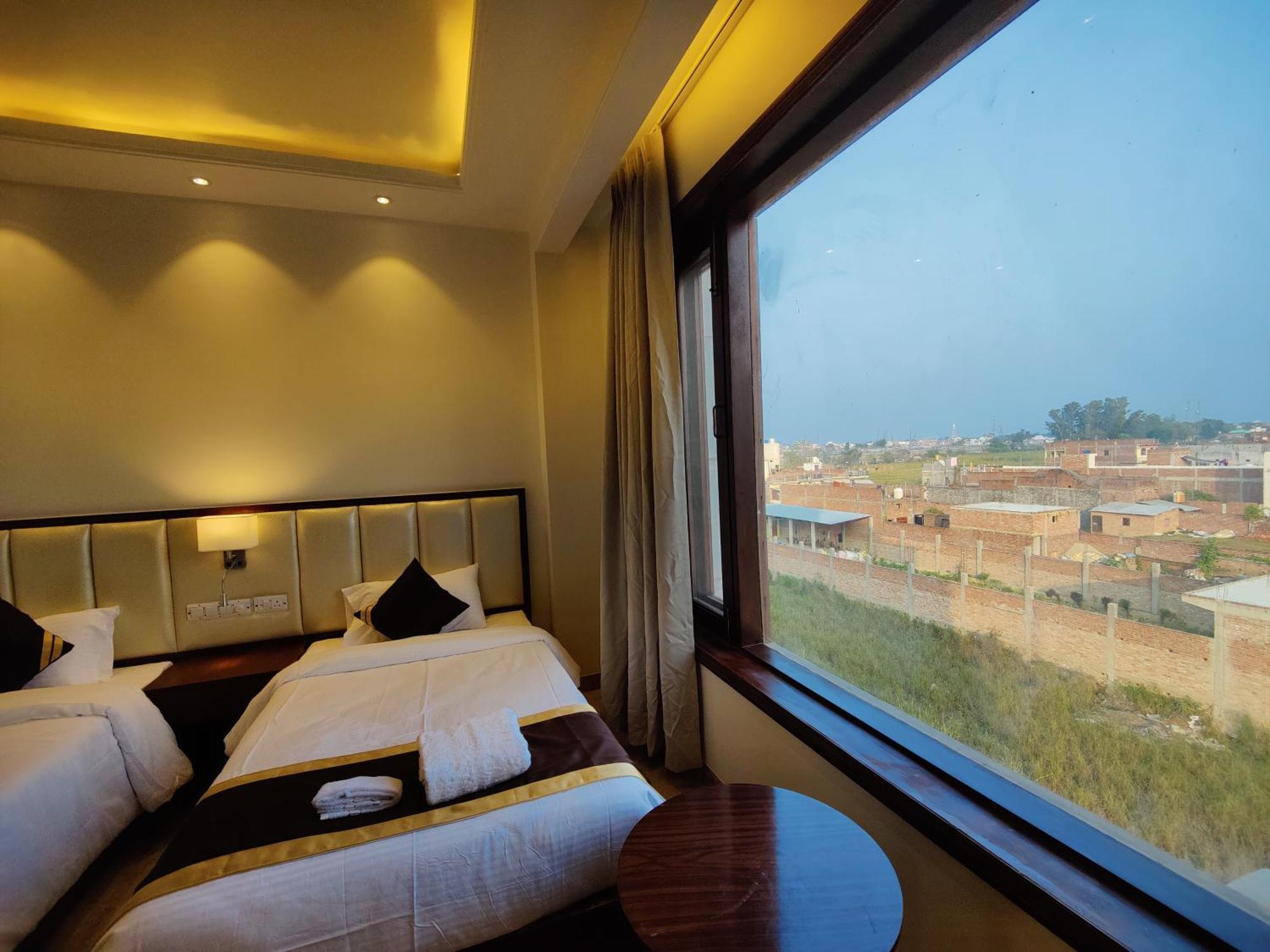 Mds Royal Resort Tulsipur Extérieur photo