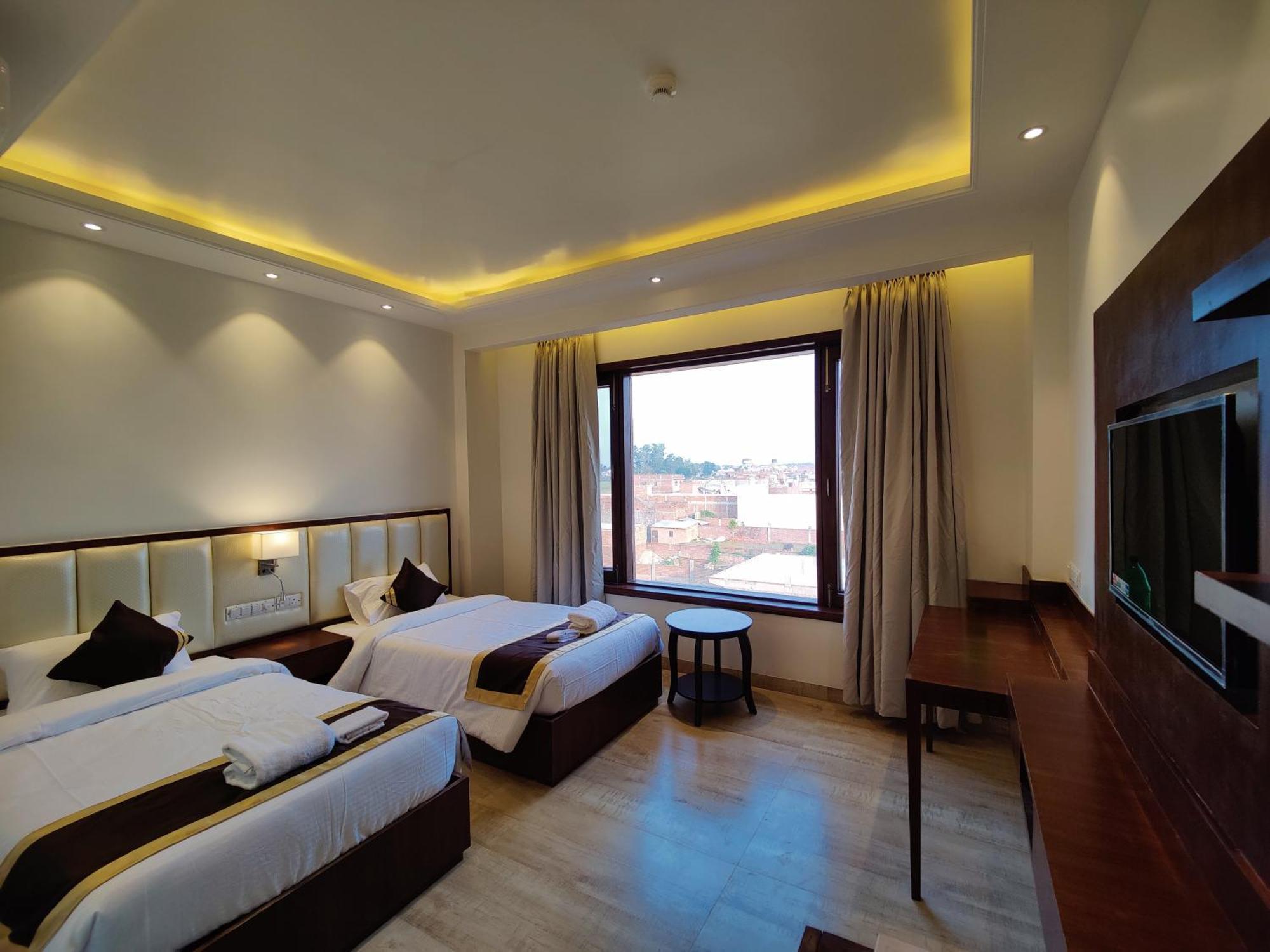 Mds Royal Resort Tulsipur Extérieur photo