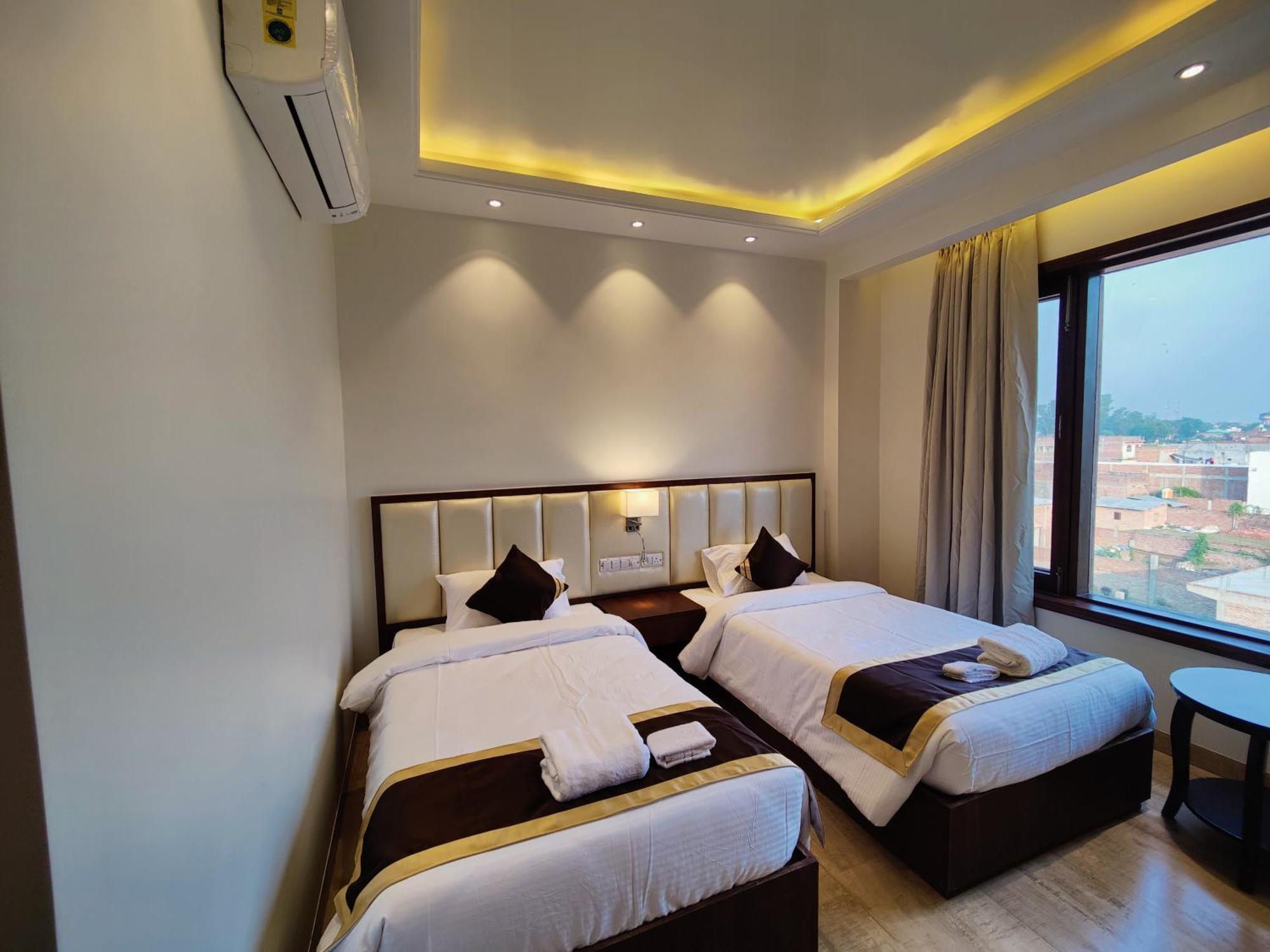 Mds Royal Resort Tulsipur Extérieur photo